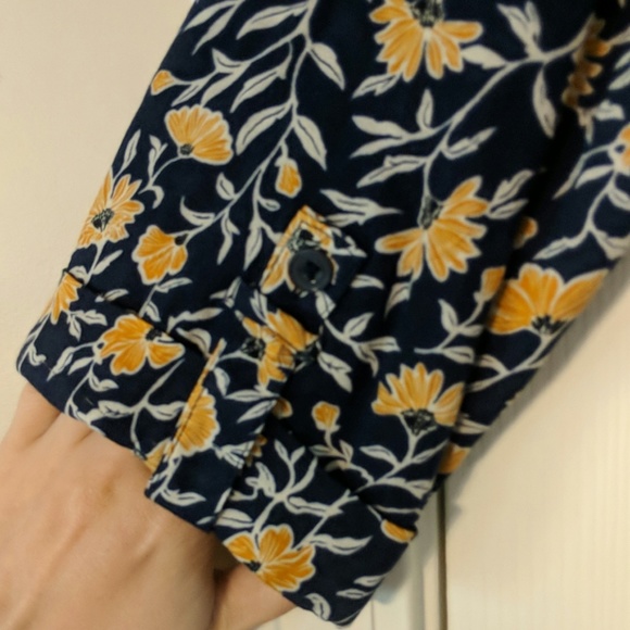 Croft & Barrow blouse.  Size M. - Picture 3 of 4